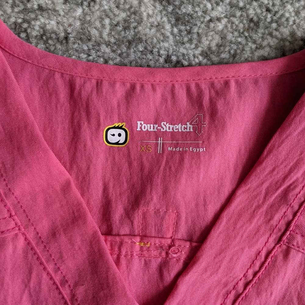 Wonder wink XS scrub top